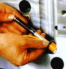 エコーチップを使った硬さ検査時の様子