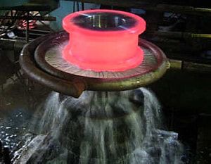 高周波焼入れ中の品物　WEBより引用