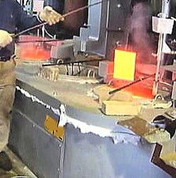 ソルトバスの焼入れ風景