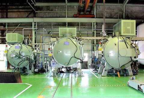 真空熱処理炉の外観例